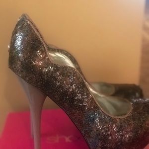 Multi-color Sequin Pumps